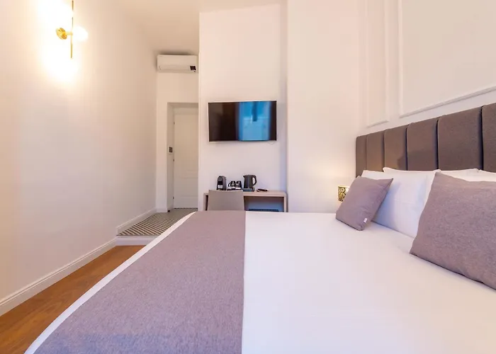 Konukevi Crescenzio 74 Boutique By Ghor 4*